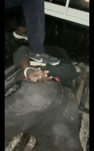 اللص الذي القي القبض عليه 