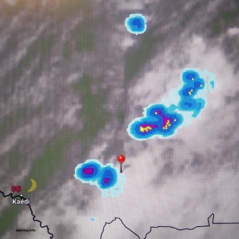 انتشار السحب عند الساعة التاسعة إلا دقائق وتوجد الإشارة عند مدينة تيشيت التاريخية