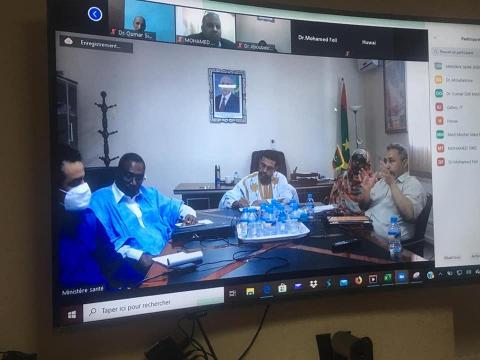وزير الصحة الموريتاني محمد نذير ولد حامد خلال لقائه مع المديرين الجهويين في الولايات