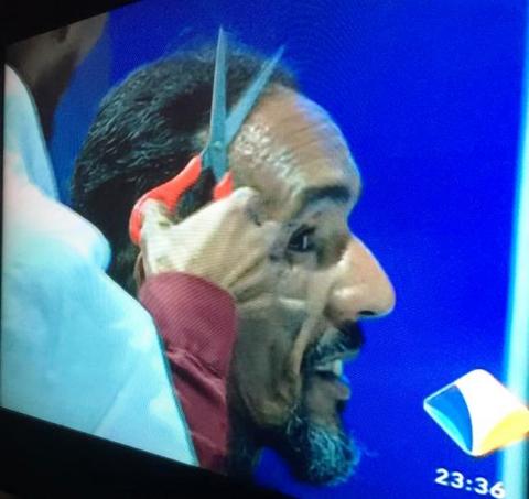 المشجع "بوب" خلال حلاقة شعره عبر برنامج "المرابطون اسبور" على قناة المرابطون المستقلة