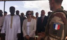 وزيرة الدفاع الفرنسية فلورانس بارلي خلال جولة لها في أفريفيا  ( ارشيف) 