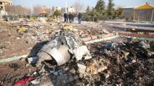 حطام طائرة أوكرانية أسقطتها إيران العام الماضي بالقرب من طهران (أرشيفية - رويترز)