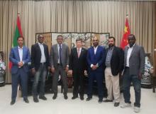 وفد نقابة الصحفيين الموريتانيين خلال لقائه مع السفير الصيني في موريتانيا